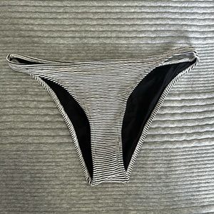 Triangl Lyla bottom NWOT size M